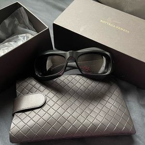 Bottega Veneta BV1086S all black sunglasses